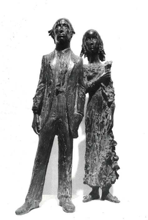 Pareja de pie